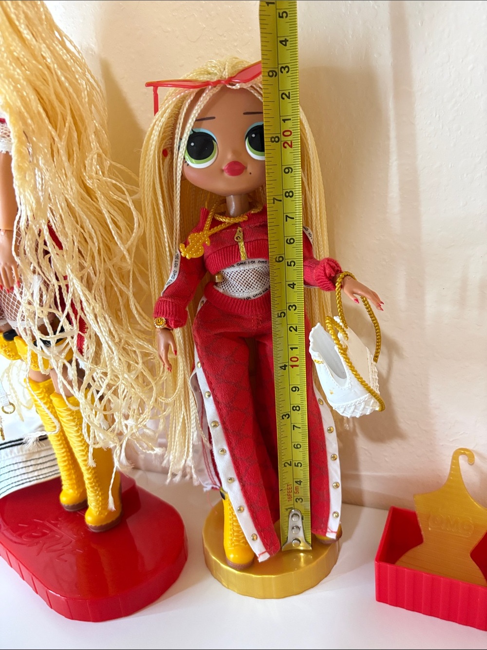 Set of. 2 L.O.L. SWAG Surprise Fierce Fashions Dolls in Red and Gold Outfits - Picture 14 of 14